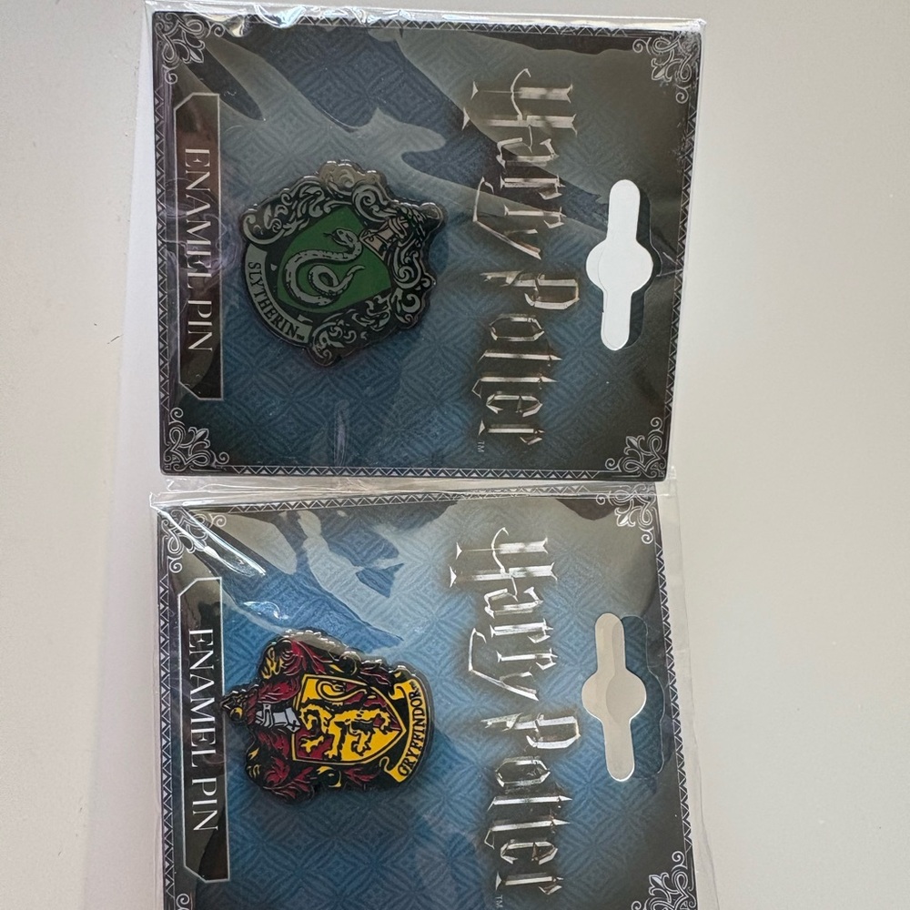 Harry Potter Enamel Pin Set - Slytherin Green and Gryffindor Red